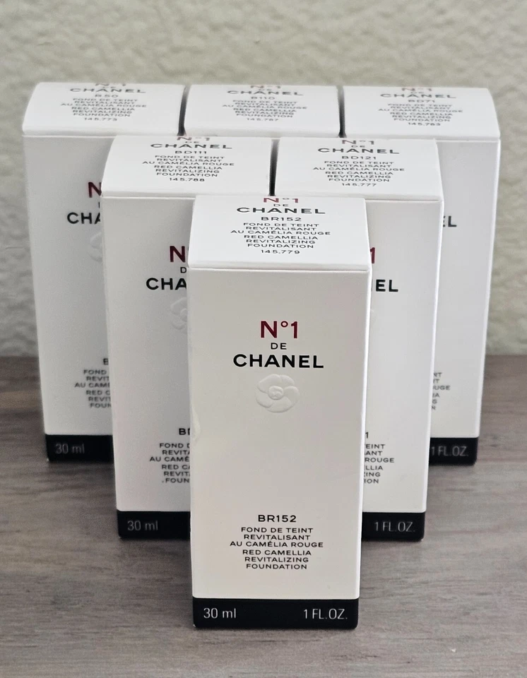 CHANEL N°1 RED CAMELLIA REVITALIZING FOUNDATION NEW AUTHENTIC - Image 1 of 1