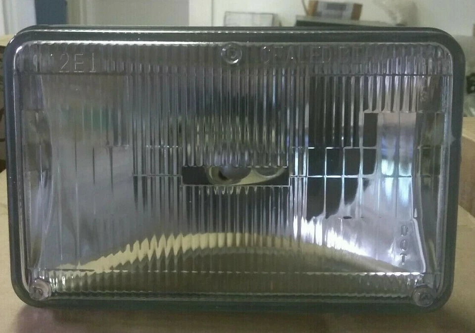 NUEVO GENUINO OEM Eiko Faro Bombilla-C/V H4666 Foto 1 de 2