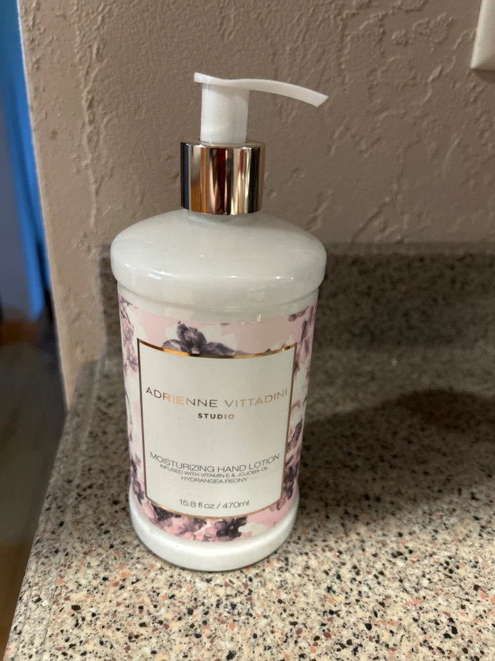 Adrienne Vittadini Studio Moisturizing Hand Lotion Vitamin E 15.8oz NEW  X - Изображение 1 из 1