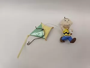 Hallmark Keepsake Ornament Going Up Charlie Brown Peanuts 1998 - Picture 1 of 4