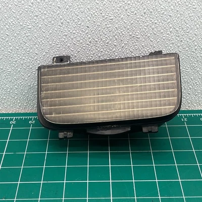 91-96 CHEVROLET CORVETTE C4 LANTERNA TRASEIRA ESQUERDA TRASEIRA LENTE DE LÂMPADA TRASEIRA FABRICANTE DE EQUIPAMENTO ORIGINAL - Imagem 1 de 4