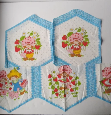 2 travesseiros vintage bloco colcha painel hexagonal morango shortcake + restos - Imagem 1 de 4