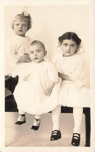 RPPC 3 CHILDREN AURORA IL MURRAY EARL STUDIO c1910 REAL PHOTO POSTCARD 092925 U - Picture 1 of 2
