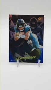 2025 Panini Luminance TREVOR LAWRENCE #53 Blu Parallelo /199 Jaguars - Foto 1 di 2