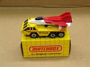 VINTAGE MATCHBOX MB 72 PLANE TRANSPORTER - RESCUE - DATED 1985 ~ NOS ! - Picture 1 of 5