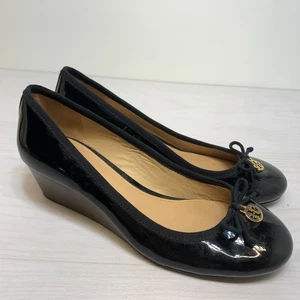 Zapatos de salón TORY BURCH/logotipo con lazo charol suela de cuña negros para mujer talla: 7M - Imagen 1 de 10