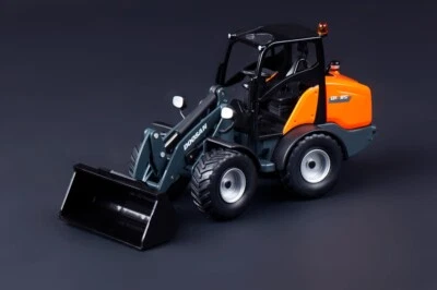 Doosan DL85 Wheel Loader - IMC 1:32 Scale Diecast Model #16-1008 New - Image 1 of 4