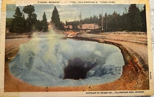 Postal de lino publicada 1949 en la piscina Morning Glory del Parque Nacional de Yellowstone WY - Imagen 1 de 2