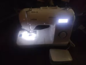Brother Project Runway Innov-is 40 Nähen Limited Edition - Bild 1 von 3