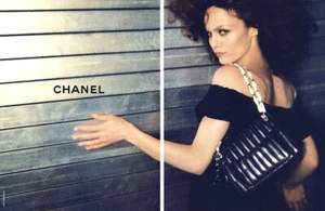 2005 Chanel Karl Lagerfeld Vanessa Paradis bag 2-page MAGAZINE AD - Picture 1 of 1