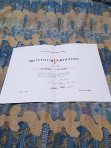 BREVETTO DI PARTIGIANO , CORPO VOLONTARO DELLA PATRIA,,CADUTO ..1945 - Foto 1 di 2