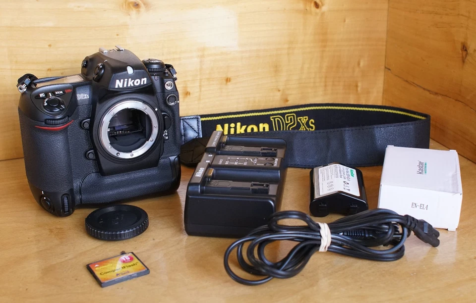 Professional Nikon D2Xs Digital SLR Camera w/Charger & new Battery s/c7308  #2 - Image 1 of 4