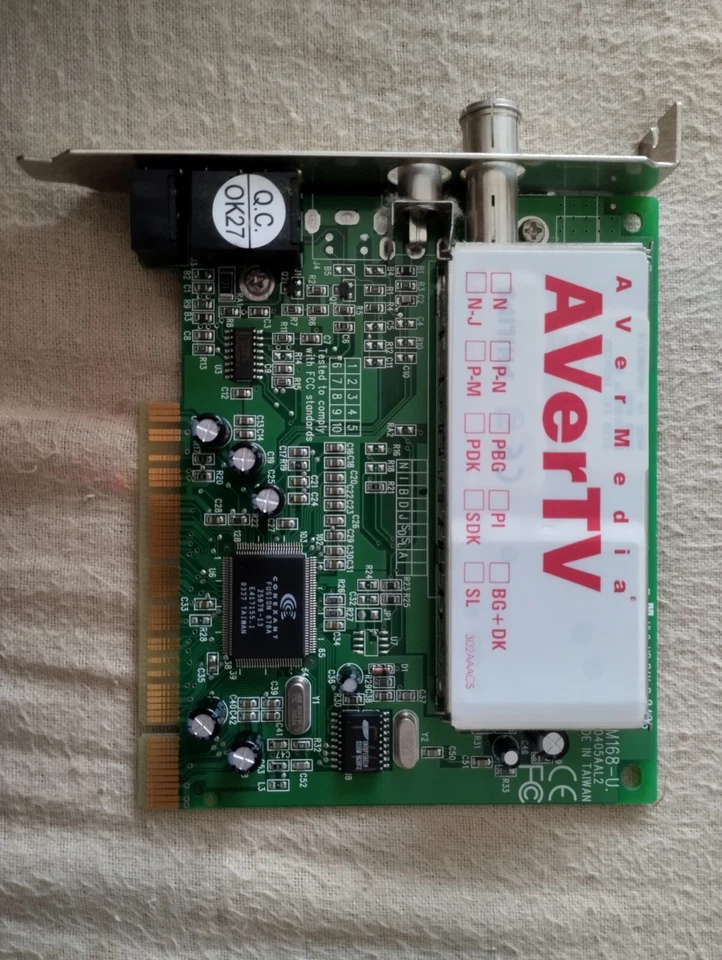 Tarjeta TV PCI 32bits 5V S-Video AVerMedia AVerTV - Imagen 1 de 1