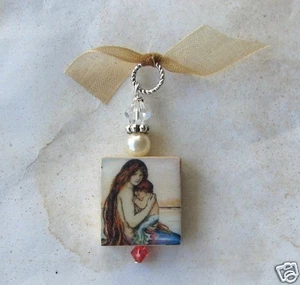 Vintage Meerjungfrau Mutter & Kind Anhänger Ozean Meer Charm mythisch veränderte Kunst - Bild 1 von 1