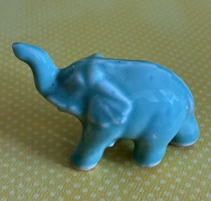 Vintage Miniatur Elefant grün Figur 2" groß Schmuck Dekor - Bild 1 von 7