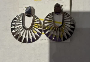 Pendientes abanico Kendra Scott tono plata - rodio sobre latón, gota moderna - Imagen 1 de 3