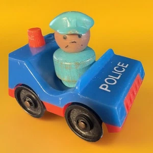 Vintage Fisher Price Little People Police Car With Policeman - Picture 1 of 5