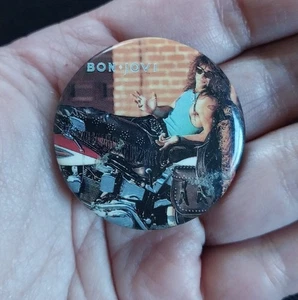 JON BON JOVI on Motorcycle TRUE VINTAGE 1989 Band Pin Pinback Button Badge - Picture 1 of 9
