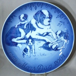 Plato de Jubileo del Día de la Madre 2004 Bing & Grondahl - ¡San Bernardo y Cachorros con Caja! - Imagen 1 de 4