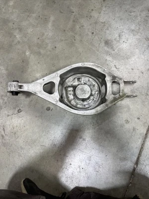 Brazo de control inferior trasero izquierdo o derecho Nissan 370Z 2009-2020 551B0-Jk010 OEM Foto 1 de 4