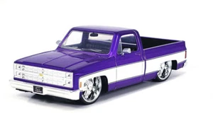 Jada 1:24 1985 Chevrolet C10 Pickup mit Lorenzo Rädern lila weiß nur LKW - Bild 1 von 2