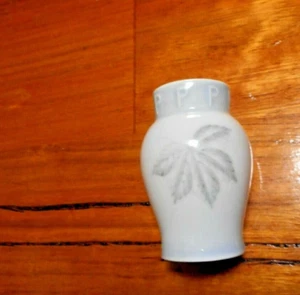  Bing & Grondahl B&G Falling Leaves Pepper Pot 1958   Original Vintage - Picture 1 of 3