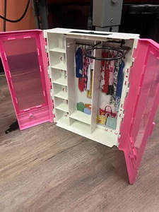 Barbie Fashionista Ultimate Portable Closet Rosa Tragetasche Zubehör Mattel - Bild 1 von 13
