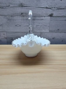 CESTO VINTAGE FENTON STEMMA ARGENTO LATTE ARRUFFATO E VETRO TRASPARENTE - Foto 1 di 7