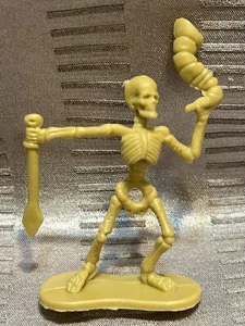 Dungeons & Dragons CASTLE RAVENLOFT gioco da tavolo??? - (8) ZOMBIE Mini Ricambio - Foto 1 di 14