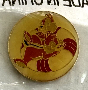 NEW RARE DISNEYLAND WDW CHIP & DALE LOUNGING LIFE PERSERVER CAST EXCLUSIVE PIN - Picture 1 of 2