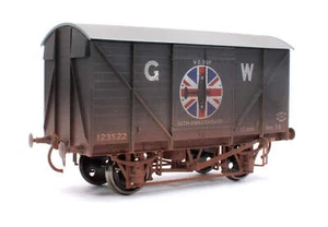 Dapol 7F-066-012W O Gauge GW 12t Van VE Day 80th Anniversary Navy Weathered - Picture 1 of 1