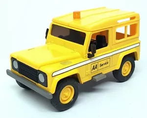 Ertl 1/32 Scale Diecast 2596 - Land Rover With Tow Hitch (AA) - Yellow - Picture 1 of 5