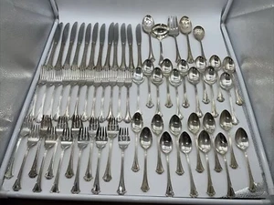 69 Piezas-CAÑA Y BARTON Servicio Chippendale Francés para 12 Plateados + Anfitriona - Imagen 1 de 19