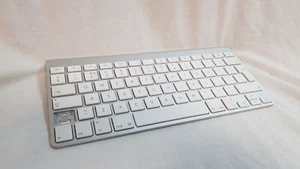 MISSING ONE KEY! Apple a1314 Genuine Original Wireless Keyboard UK Layout - Picture 1 of 12