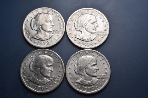 1979 P "Wide RIM / Near Date variety" Susan B Anthony Dollar **Free Shipping** Cover