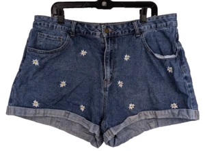 Shein Women's Plus Floral Embroidered Cuffed Denim Jean Shorts Size 2XL - Picture 1 of 9