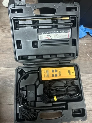 Fieldpiece SRL2K7 Infrared Refrigerant Leak Detector Kit w/ Case & Accessories - Image 1 of 4