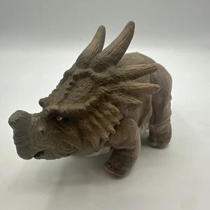 EEMA PELUCHE VINILO CABEZA DINOSAURIO ESTRELLA DE PELÍCULA FRIJOL MATTEL STYRACOSAURS - Imagen 1 de 7