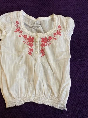 Faded Glory Girls White Shirt With Pink Flowers  Size 6/6X . Pre-owned. - Image 1 of 4