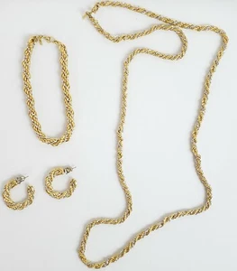 COLLANA, BRACCIALE, ORECCHINI VINTAGE MONET TWIST PLACCATO ORO/ARGENTO Venduto da: BLR - Foto 1 di 3