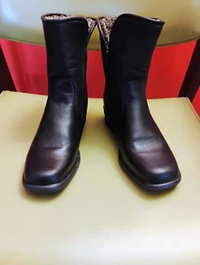Pristine Toe Warmers Canada Boots Size 7 1/2 M Leather lined - Picture 1 of 5