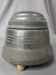 Vintage Spieluhr Metall & Holzfuß, Puderquastenbehälter - Bild 1 von 9