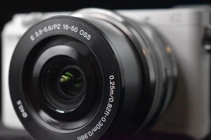 [US Duty Paid] Sony alpha a6000 Digital Mirrorless Camera with Lens White 8287 - Picture 1 of 20