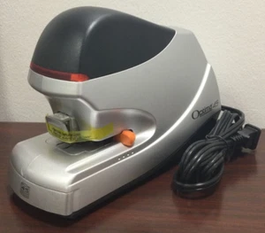 Swingline 48209 Cucitrice Elettrica Capacità 45 Fogli Optima 45 - Argento/Grigio - Foto 1 di 5