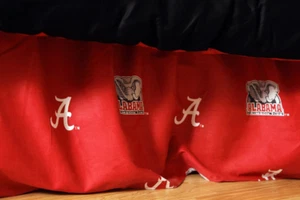 Falda de cama universitaria Alabama Crimson Tide NCAA con volantes para el polvo ~ doble ~ artículo impresionante - Imagen 1 de 2
