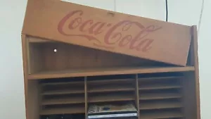 Estante de madera Coca Cola con almacenamiento hecho por ediciones vintage Carolina del Norte - Imagen 1 de 11