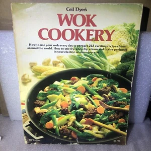 Wok Cookery Carlton Cole -Ceil Dyer 1987 Trade Paperback Used Recipe Book Food - Imagen 1 de 8