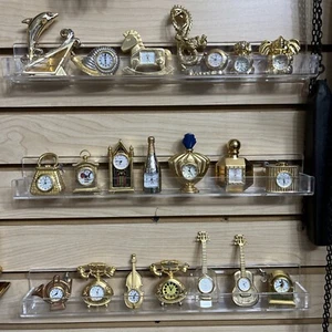 LOT OF ASSORTED 20 BATTERY OPERATED DESK TOP MINI CLOCKS Pre-Owned - Picture 1 of 12