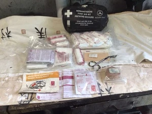 CLK first aid kit W208 - Picture 1 of 8