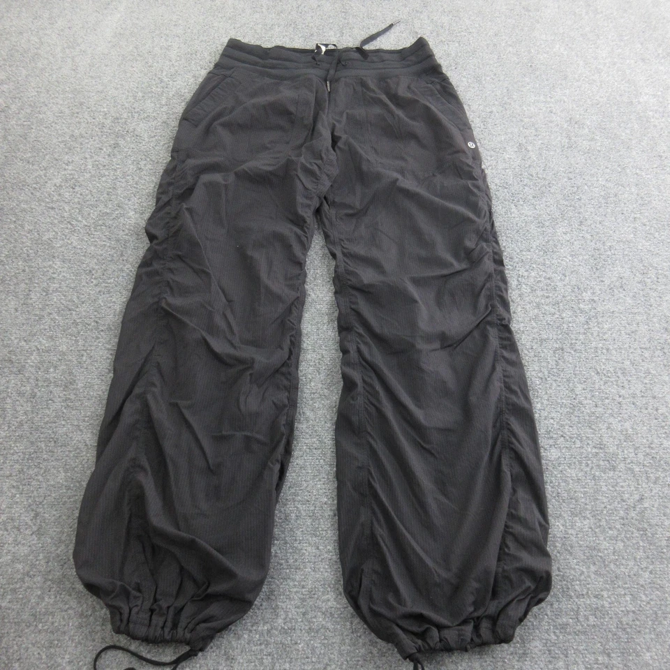Pantalones deportivos informales Lululemon para mujer 8 negros de estudio de nailon dobladillo ceñido Foto 1 de 4
